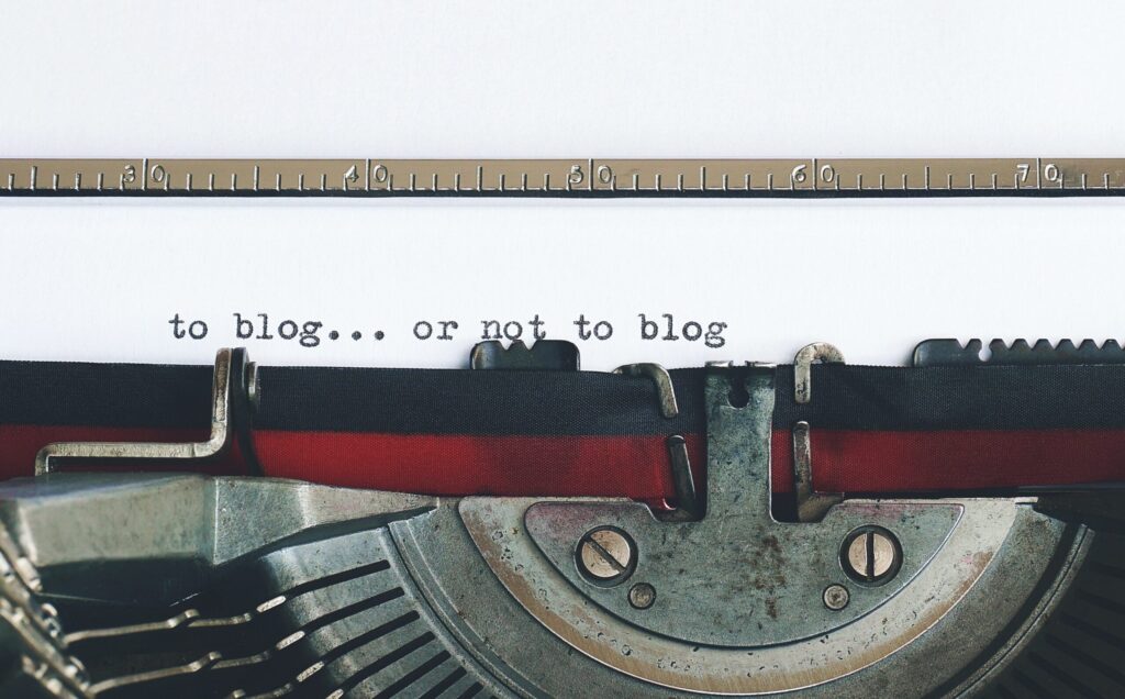 máquina de escrever-digitando-para-blog-ou-não-para-blog